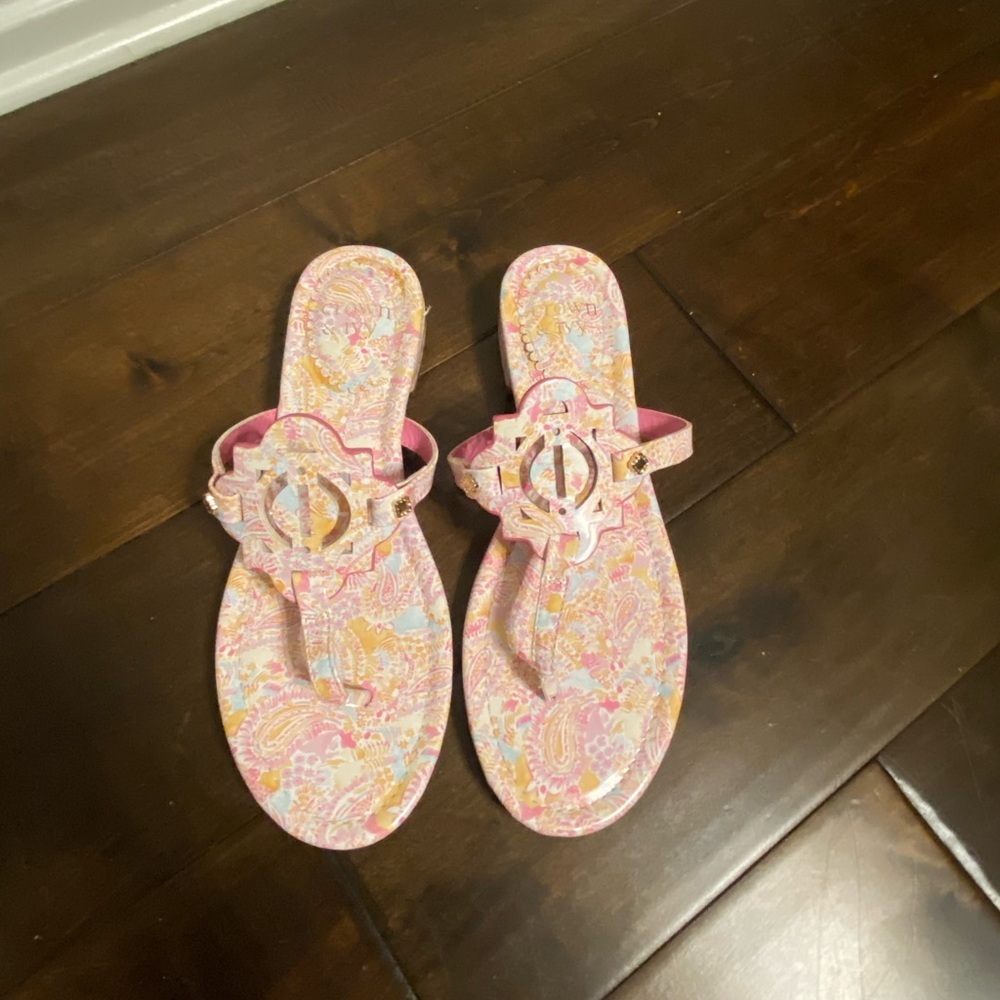 Crown and Ivy Sandals